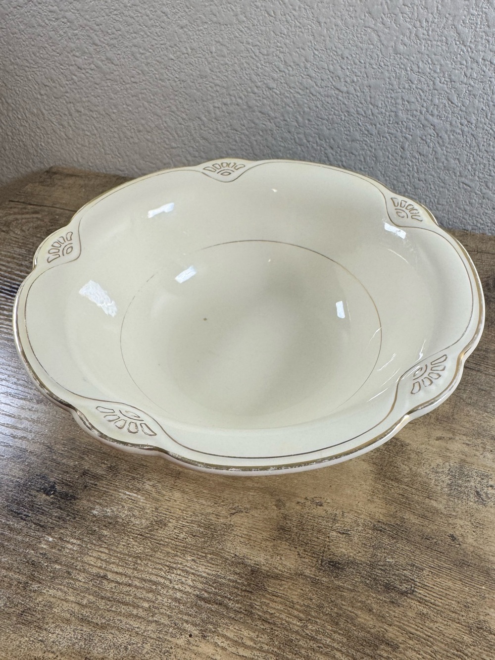 Vintage Homer Laughlin Cream Gold Scalloped Serving Bowl USA C43N6 - Picture 3 of 10